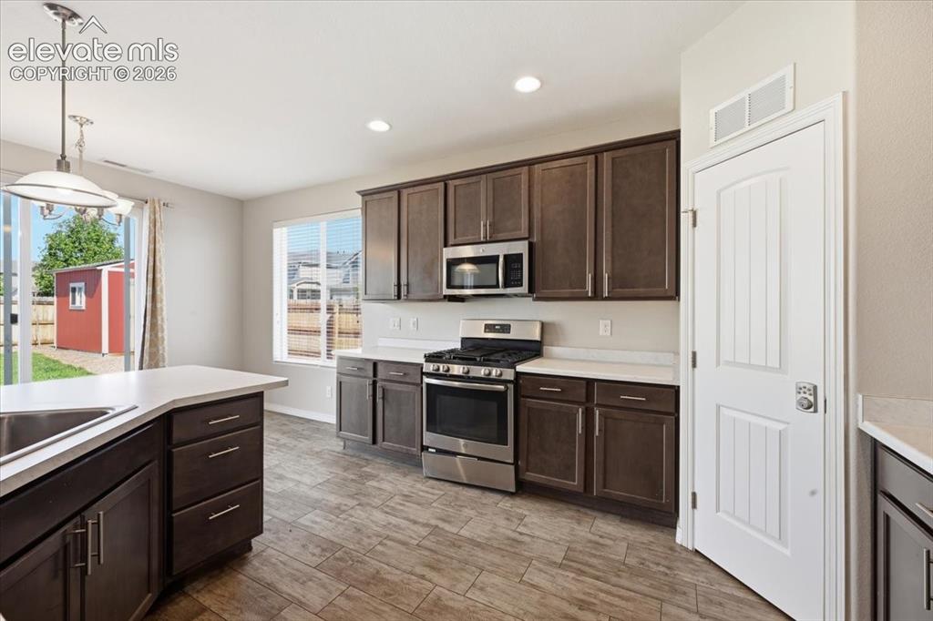 Image 16 of 29: Kitchen