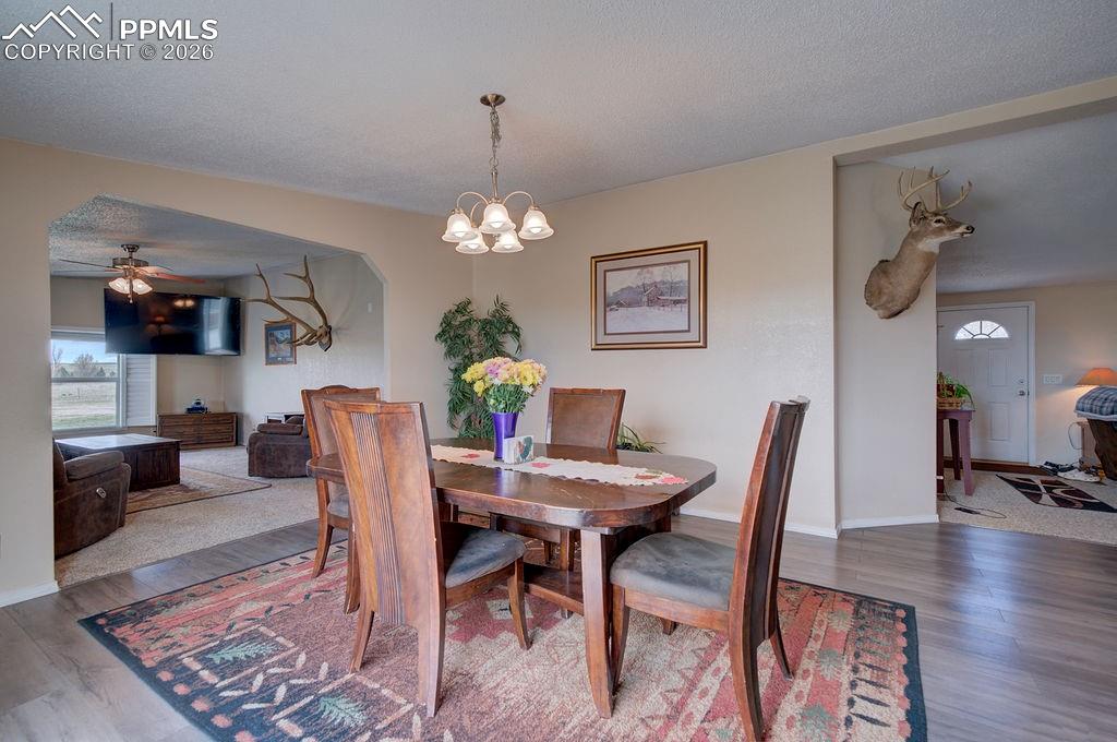 Image 20 of 39: Dining Area