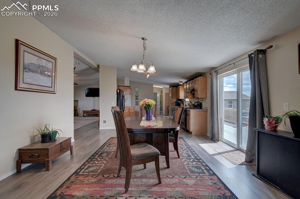 Image 23 of 39: Dining Area