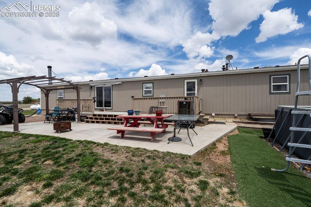 Image 8 of 39: Back of Structure