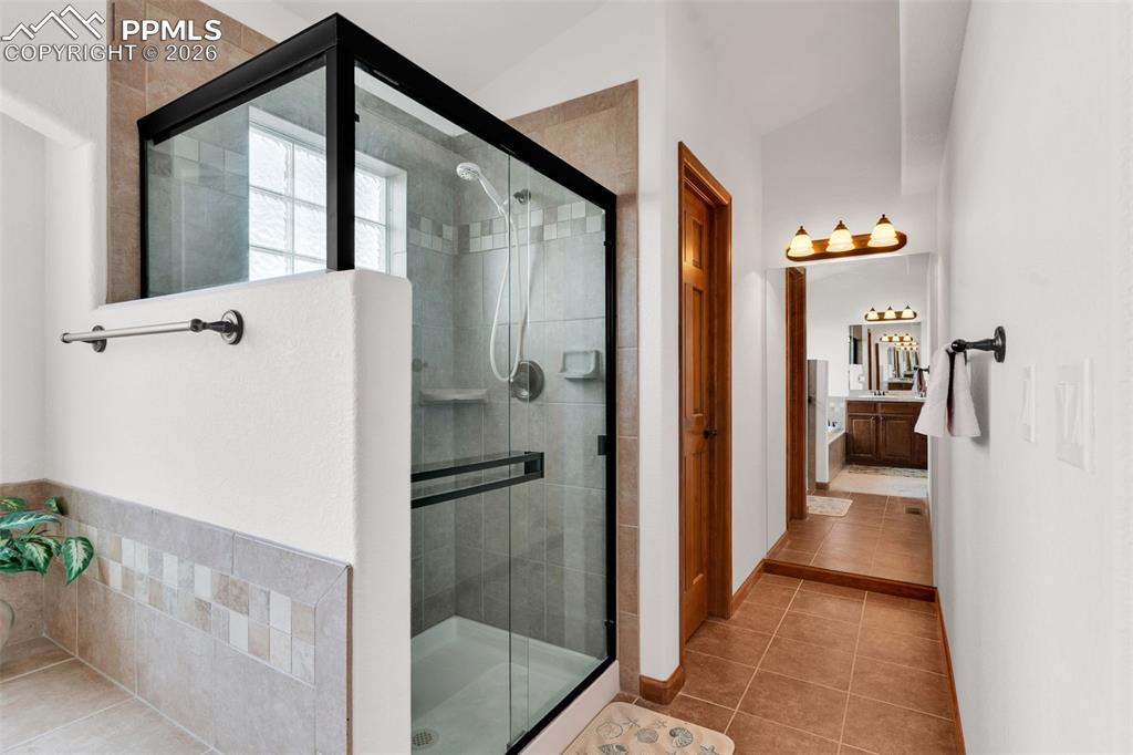 Image 28 of 49: Bathroom