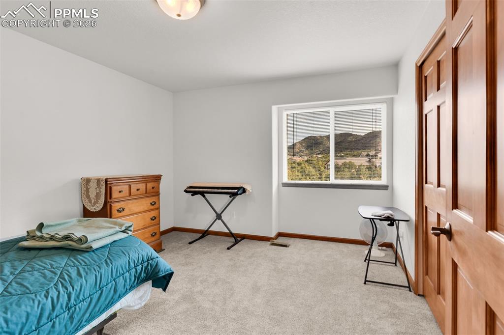 Image 34 of 49: Bedroom