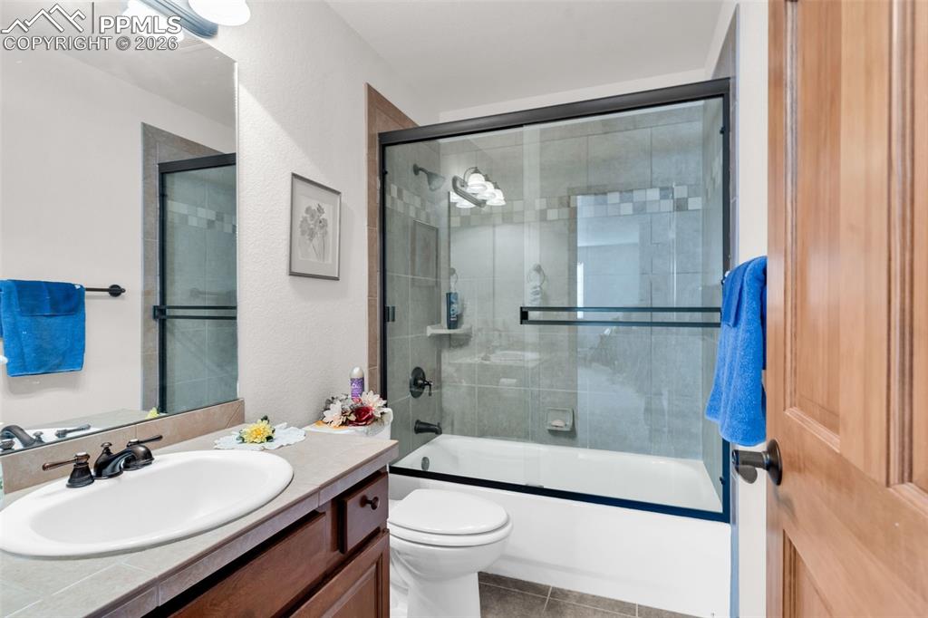 Image 35 of 49: Bathroom