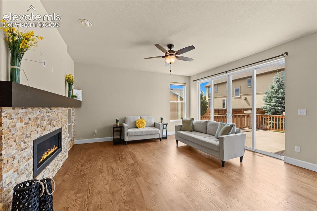 Image 10 of 50: Living Room