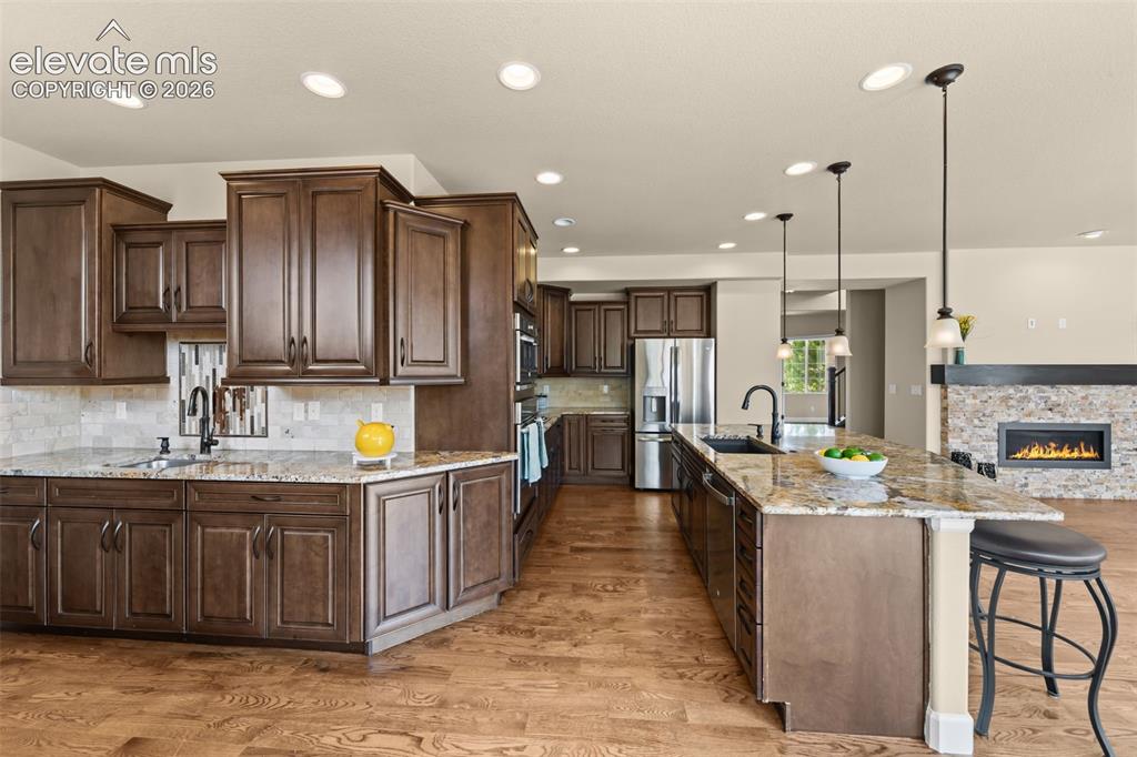 Image 14 of 50: Kitchen
