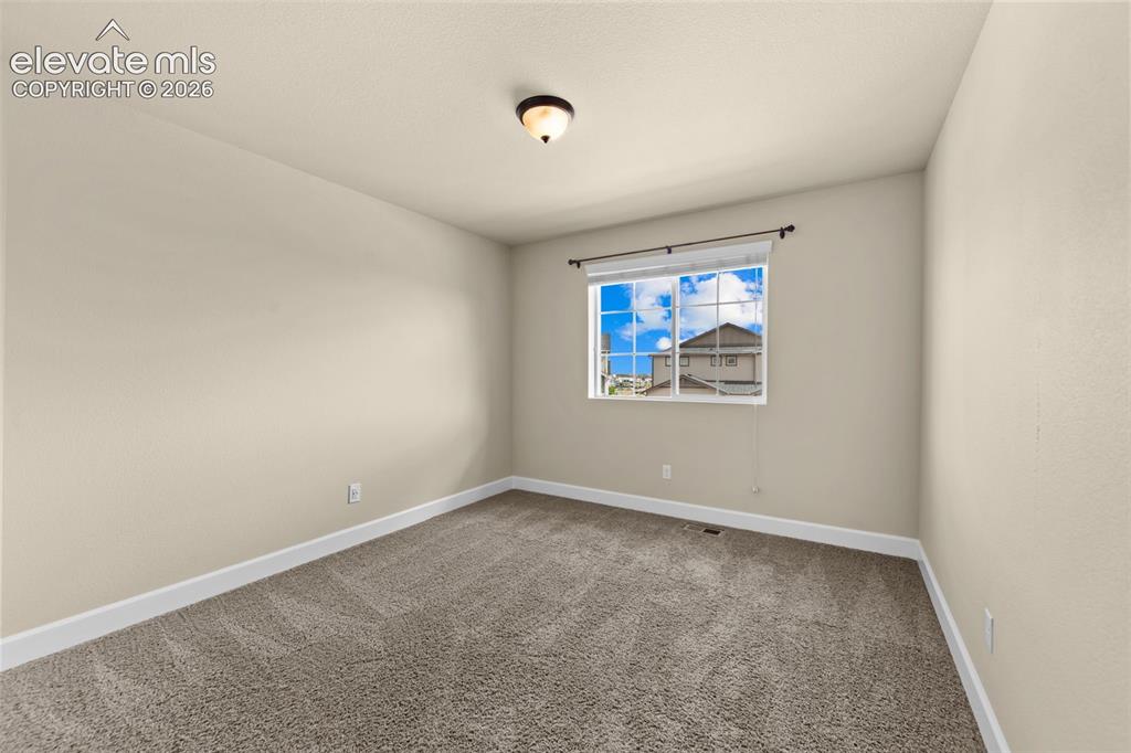Image 30 of 50: Upper bedroom