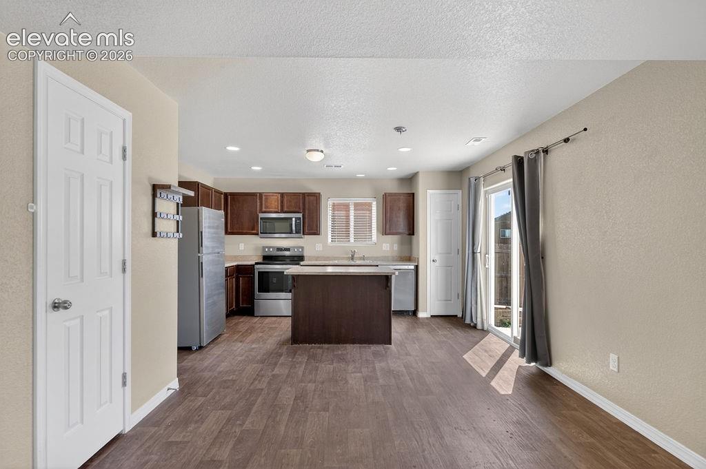 Image 19 of 43: Kitchen