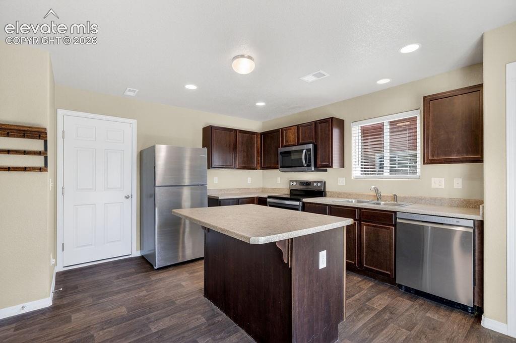 Image 23 of 43: Kitchen