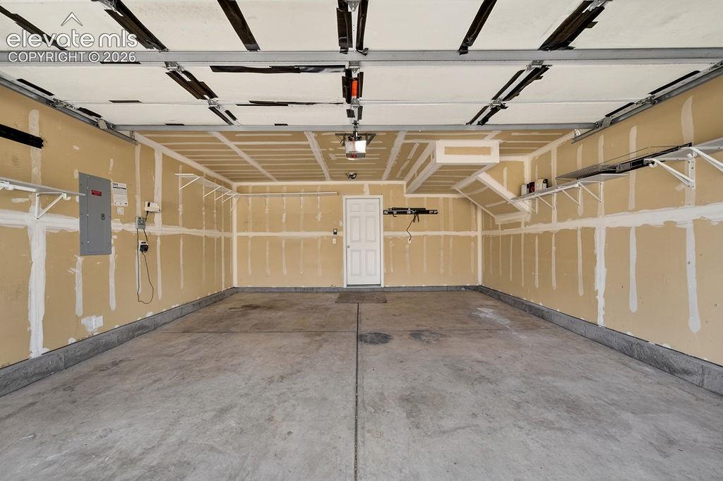 Image 43 of 43: Garage
