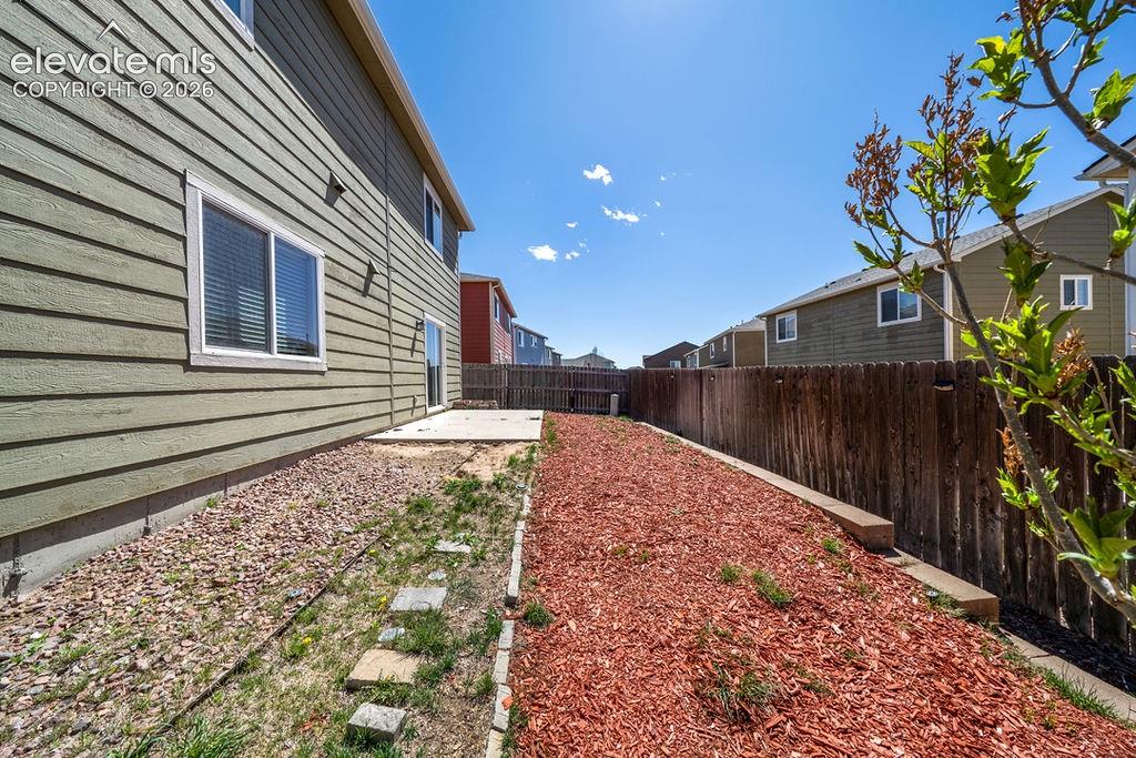 Image 6 of 43: Yard