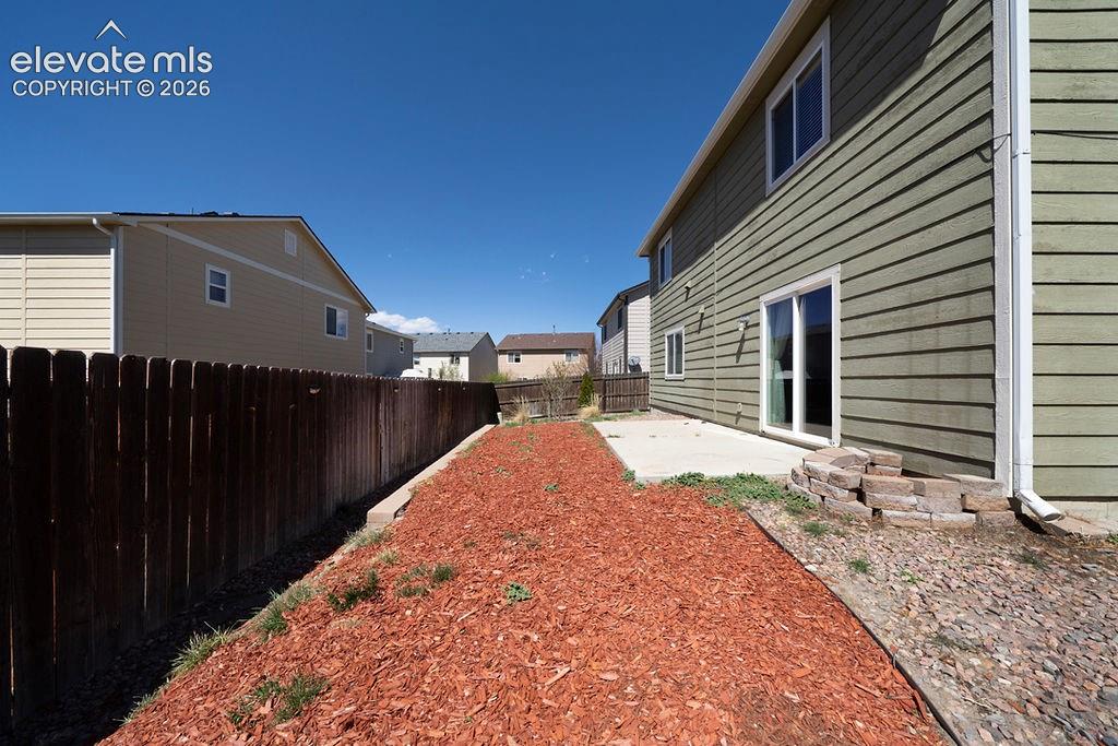 Image 7 of 43: Yard
