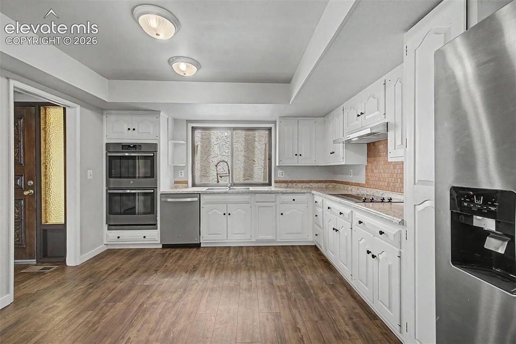 Image 10 of 29: Kitchen