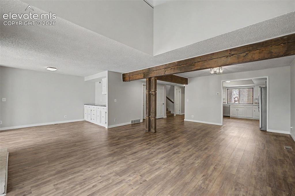Image 14 of 29: Living Room