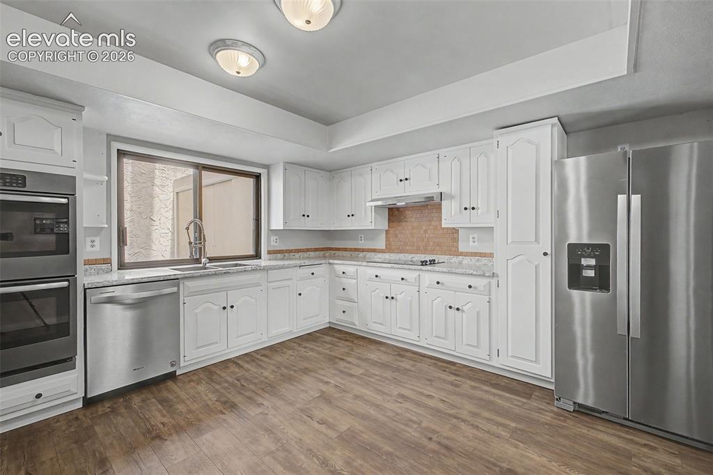 Image 9 of 29: Kitchen