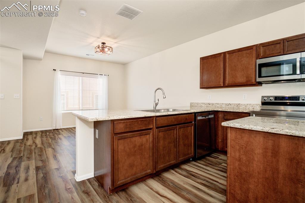 Image 11 of 26: Kitchen