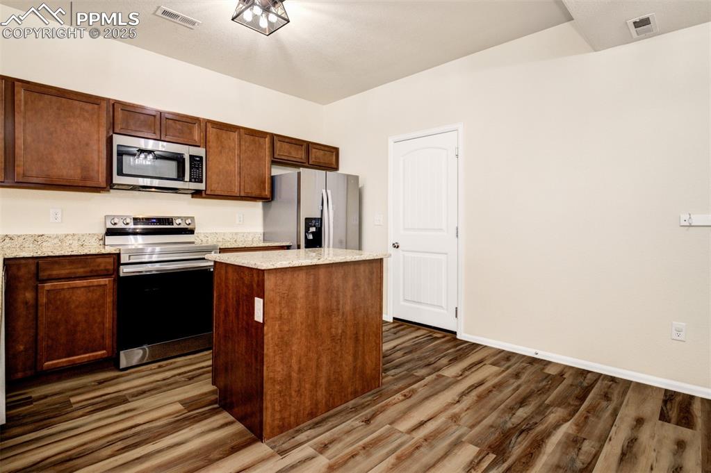 Image 12 of 26: Kitchen