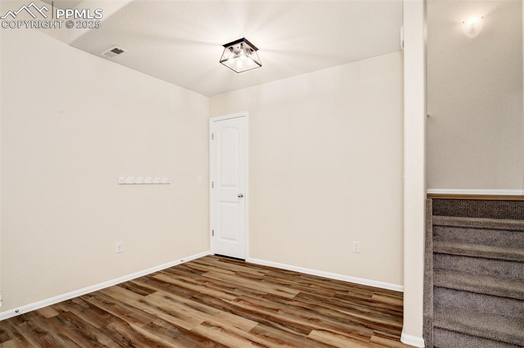 Image 13 of 26: Dining Area