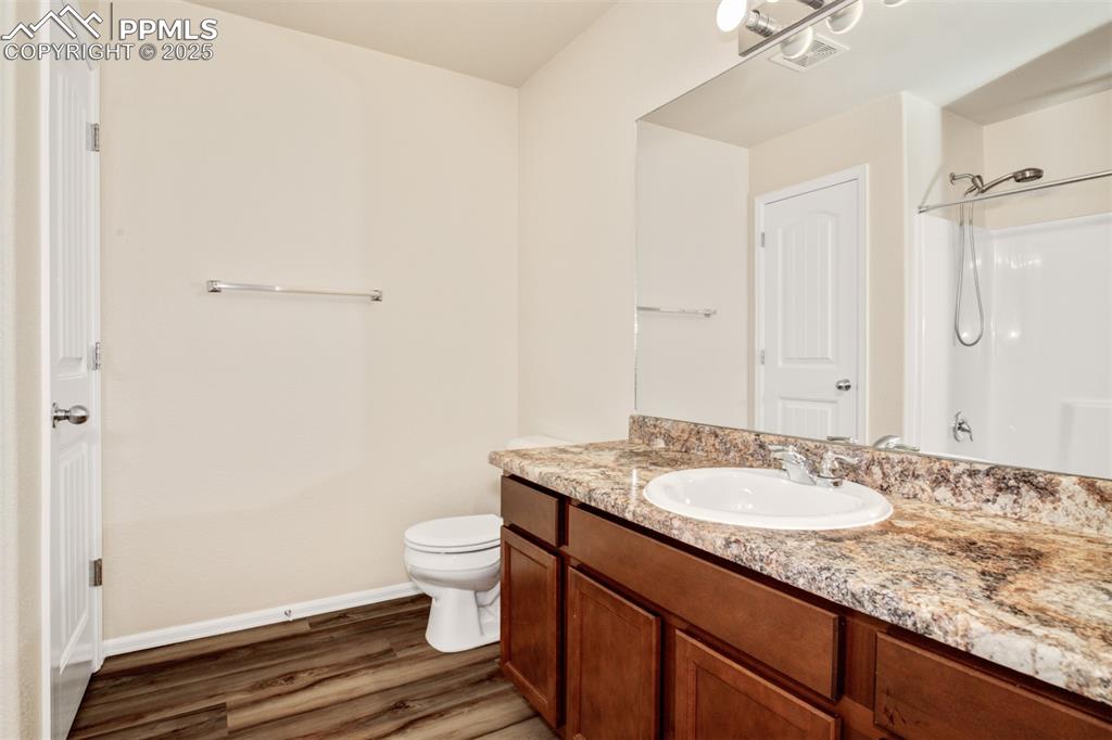 Image 24 of 26: Bathroom