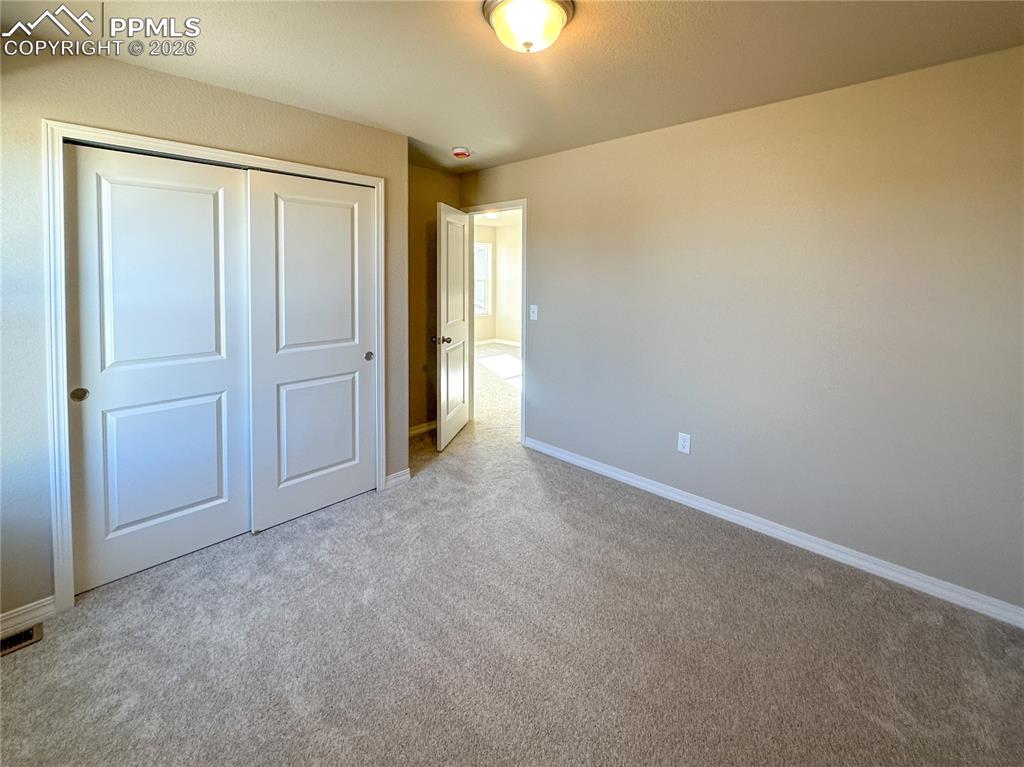 Image 23 of 30: Bedroom