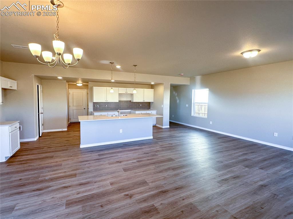 Image 4 of 30: Dining Area