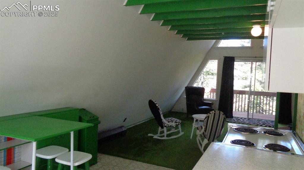 Image 7 of 26: Dining Area