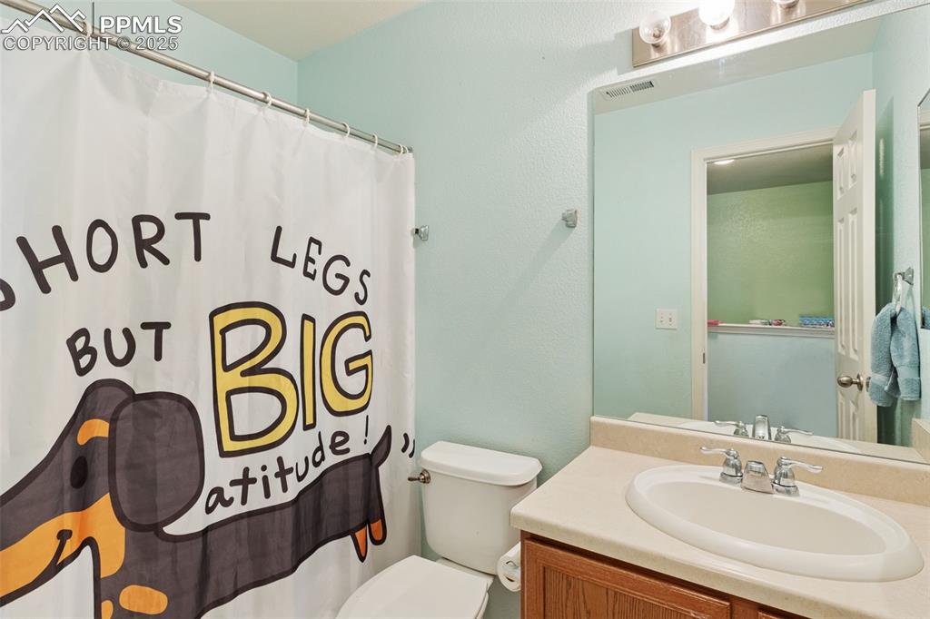 Image 18 of 26: Bathroom