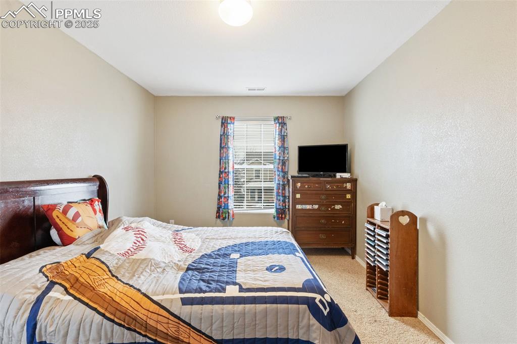 Image 21 of 26: Bedroom