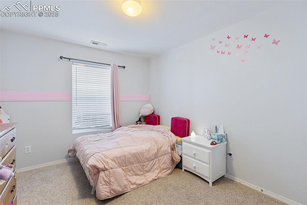 Image 22 of 26: Bedroom