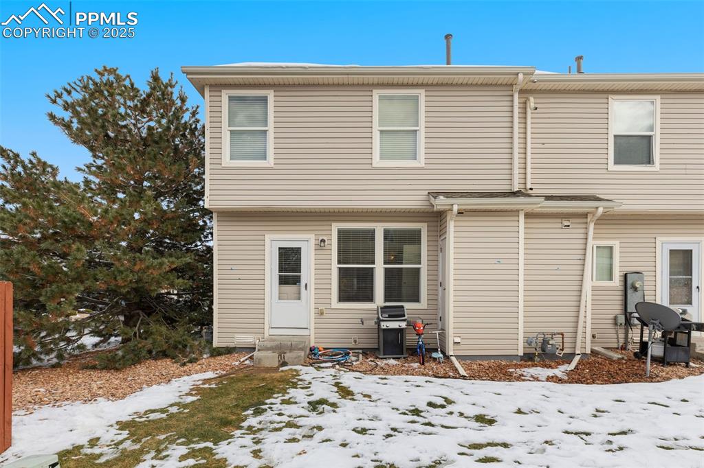 Image 27 of 29: Back of Structure