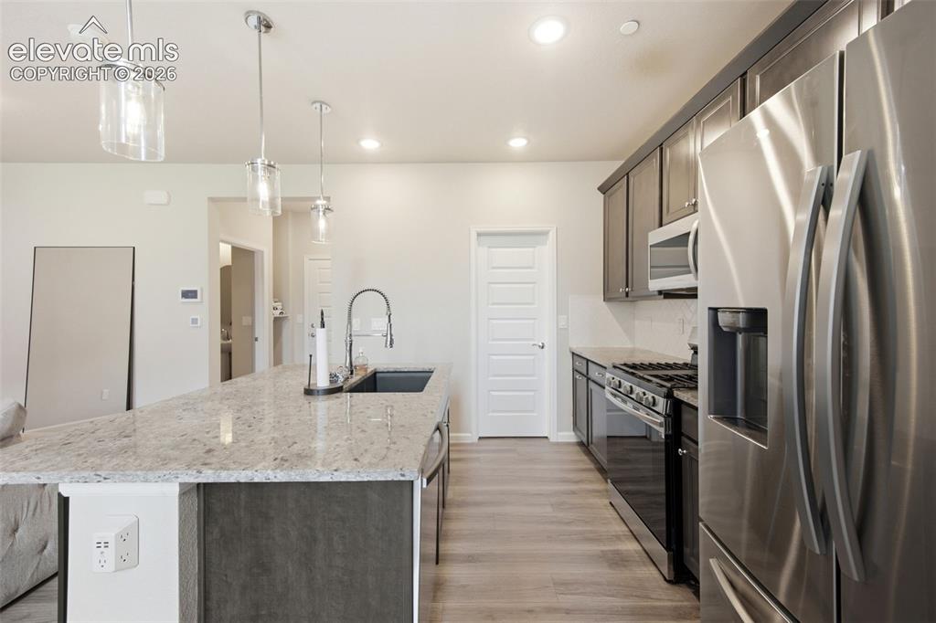 Image 14 of 45: Kitchen