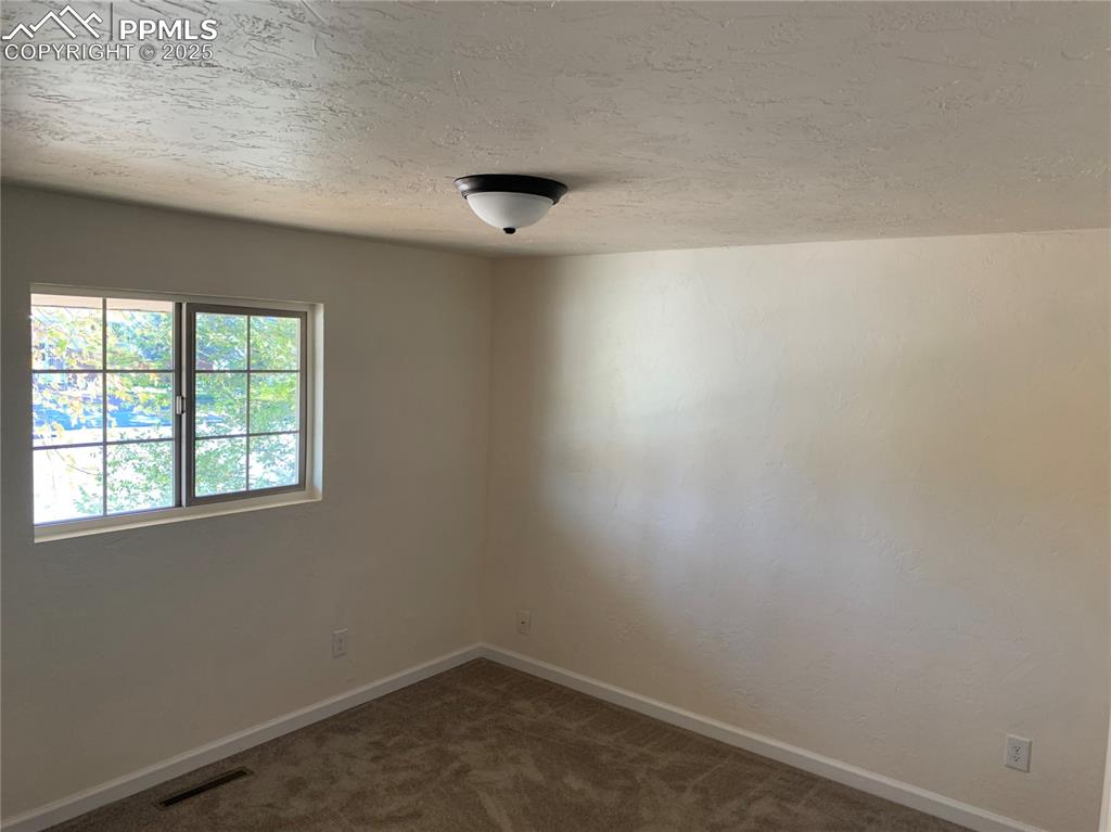 Image 12 of 32: Living Room