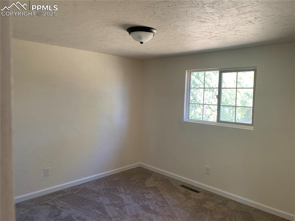 Image 14 of 32: Living Room