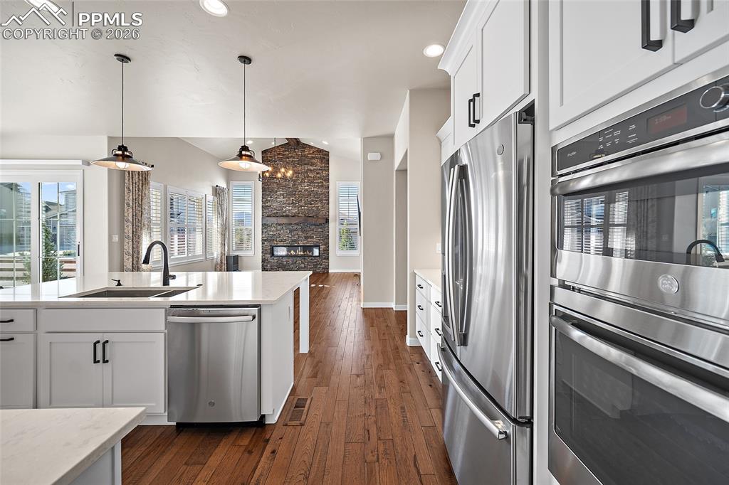 Image 11 of 48: Kitchen