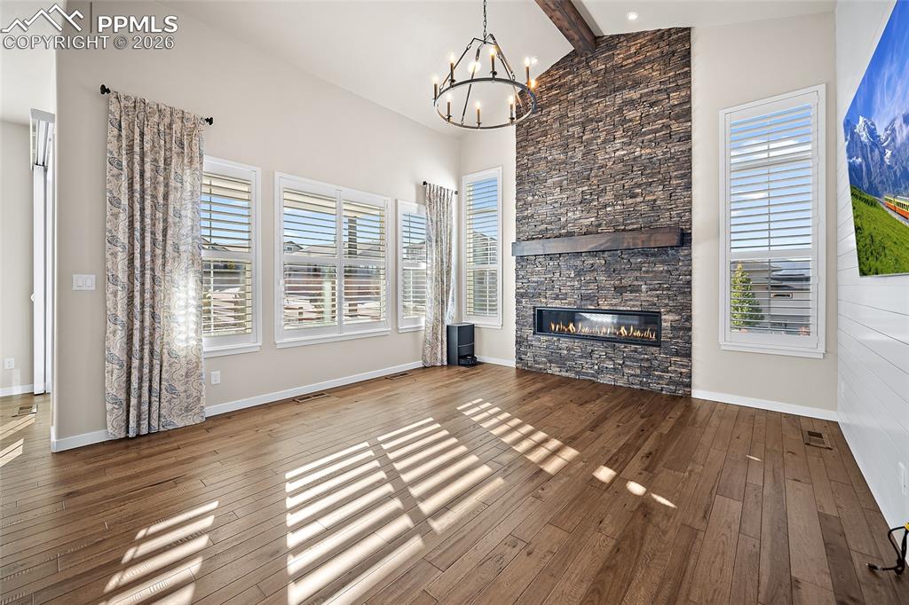 Image 15 of 48: Living Room