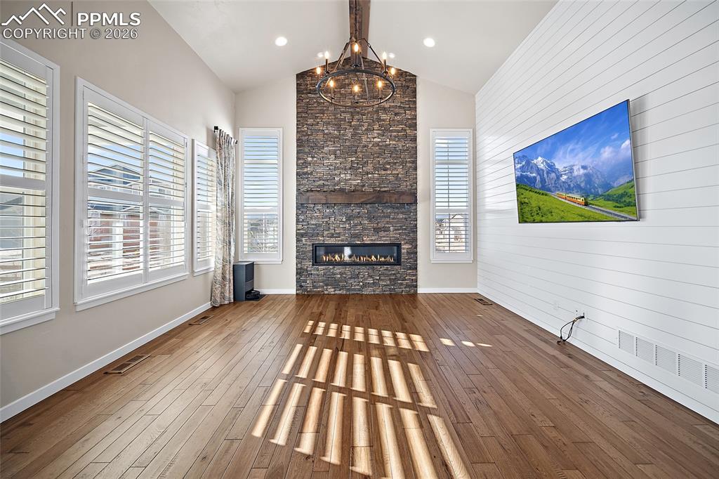 Image 16 of 48: Living Room