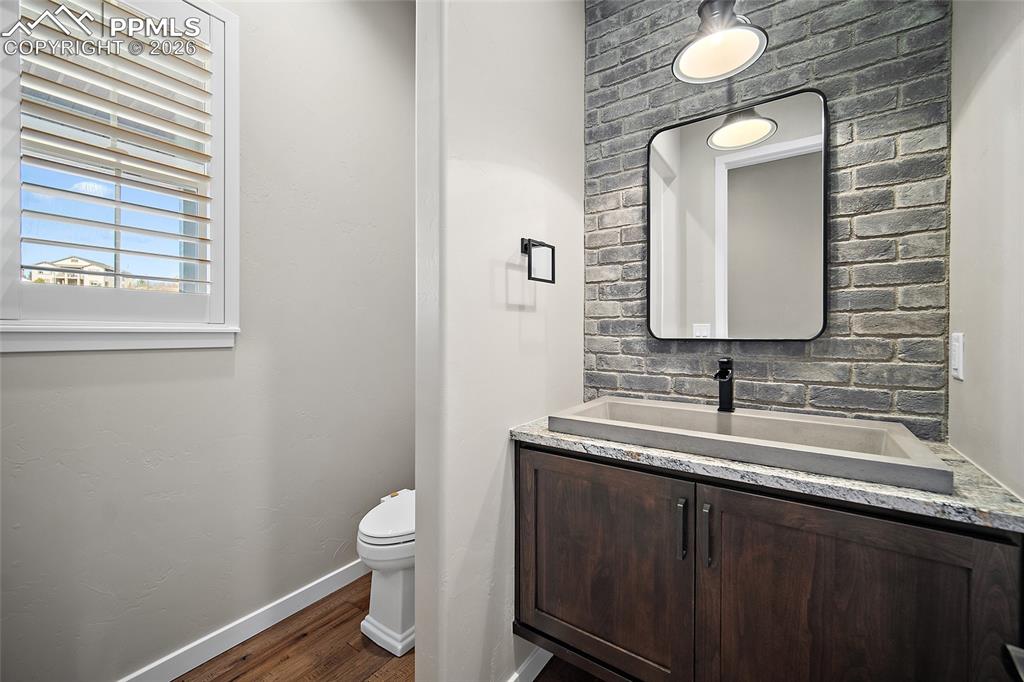 Image 19 of 48: Bathroom