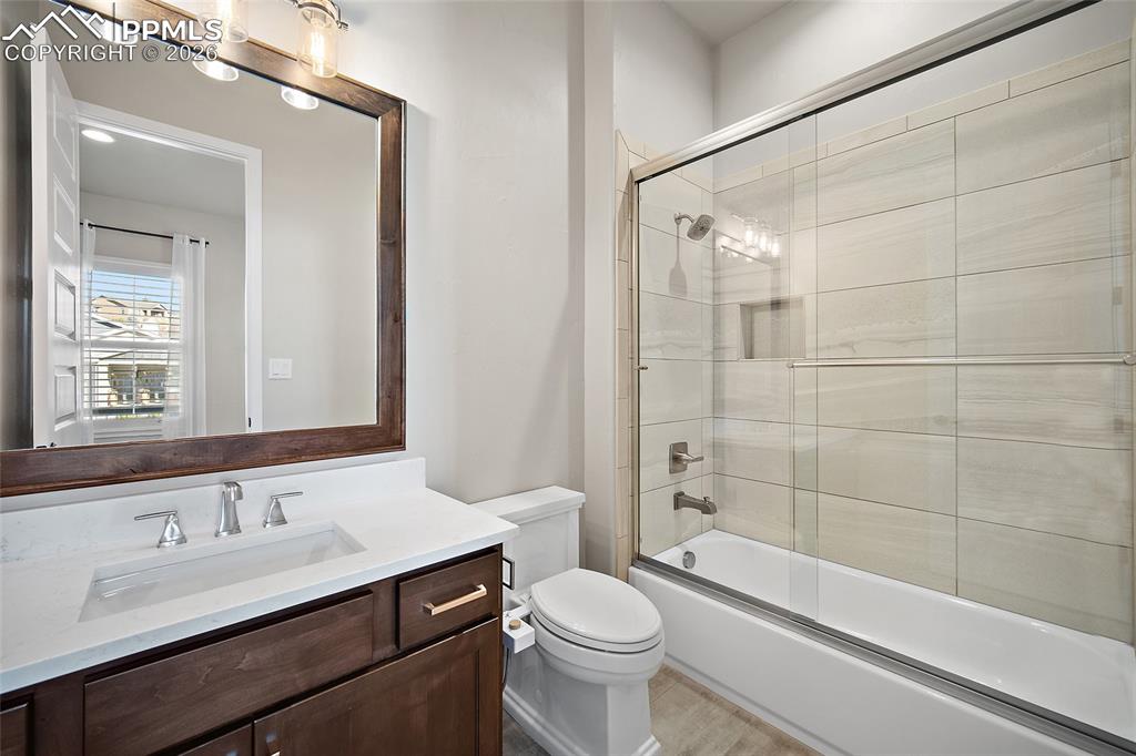 Image 26 of 48: Bathroom