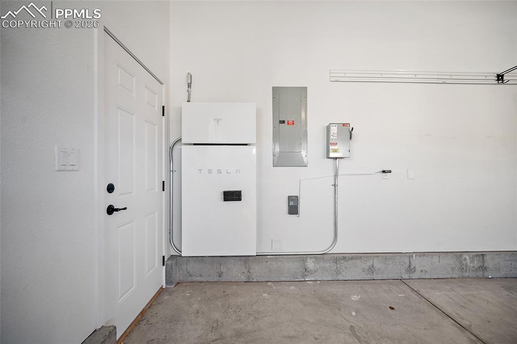 Image 30 of 48: Laundry