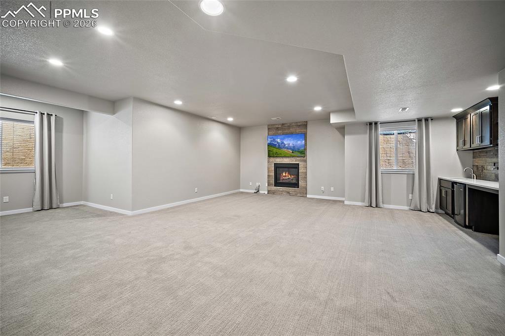 Image 32 of 48: Living Room