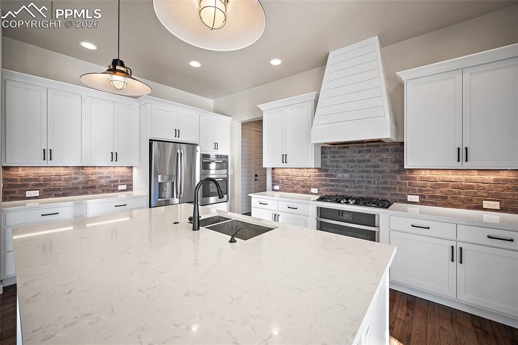 Image 8 of 48: Kitchen