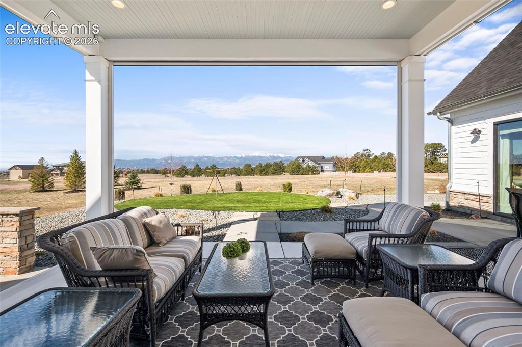 Image 11 of 50: Patio