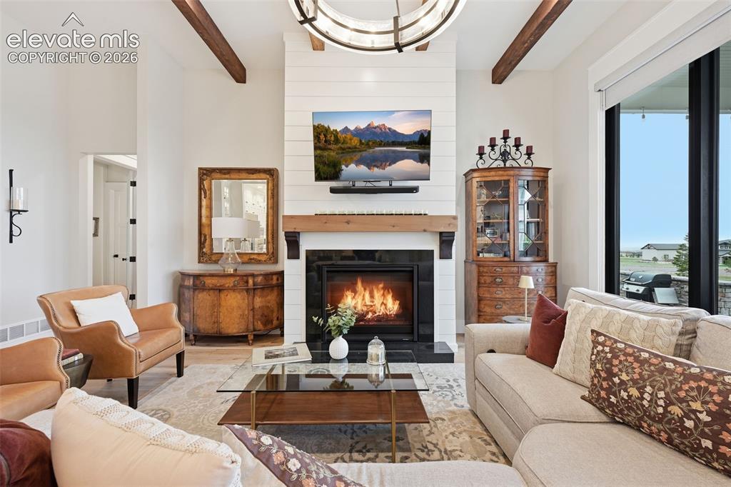 Image 8 of 50: Living Room