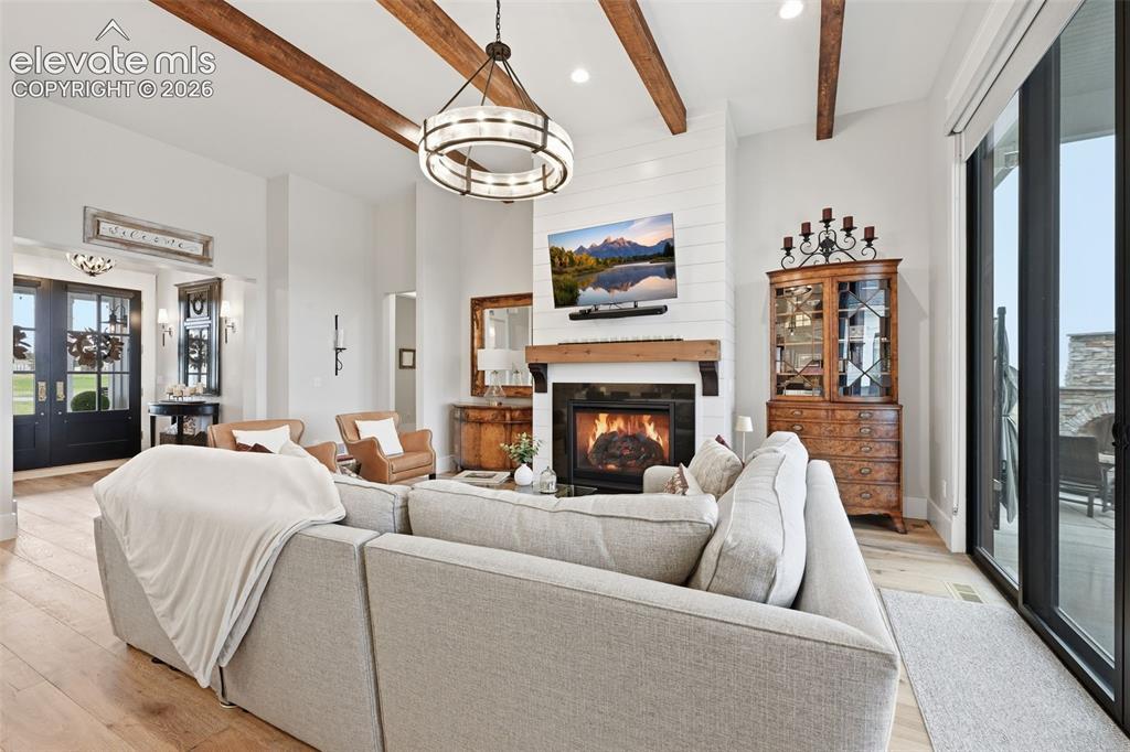 Image 9 of 50: Living Room