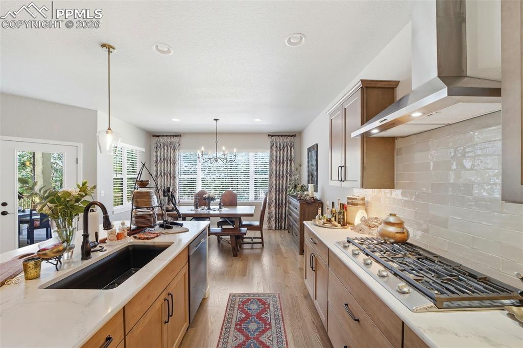 Image 10 of 47: Kitchen