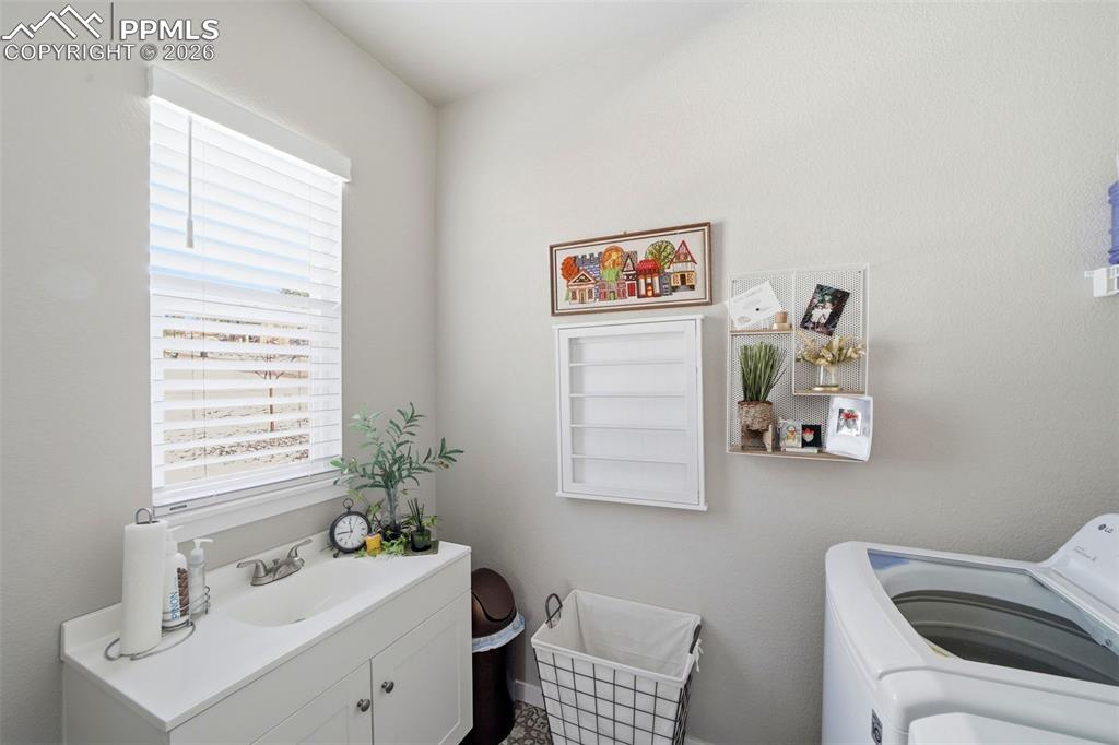 Image 18 of 47: Laundry