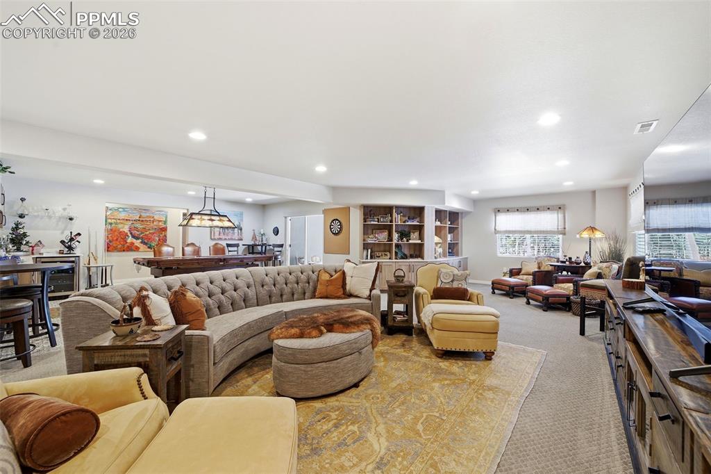 Image 29 of 47: Living Room