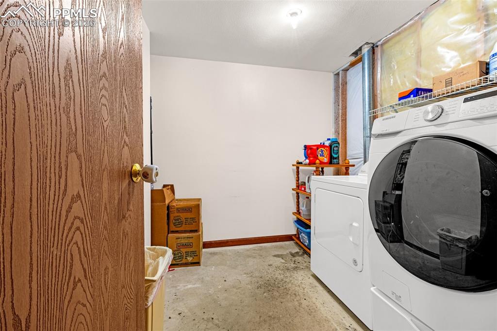 Image 15 of 33: Laundry