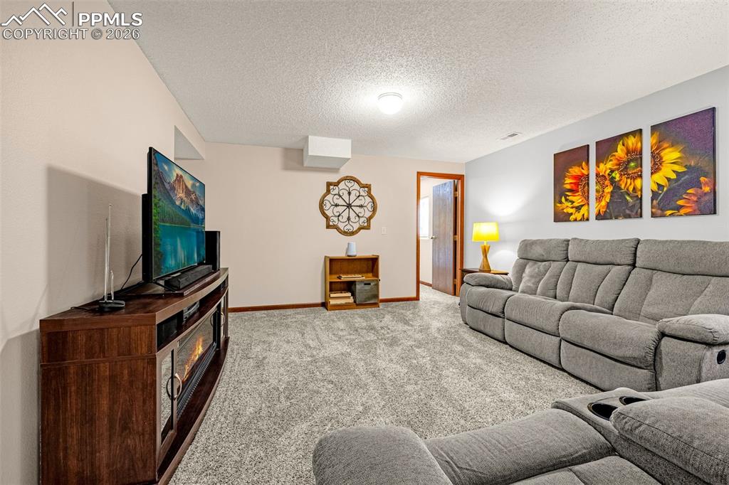 Image 20 of 33: Living Room