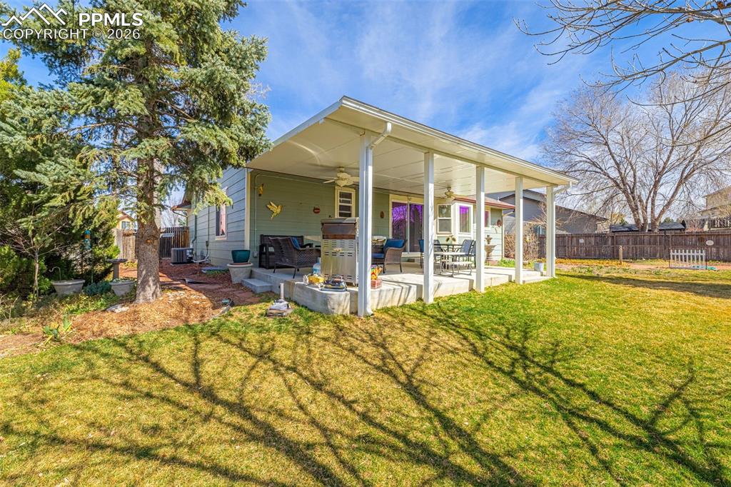 Image 27 of 33: Back of Structure