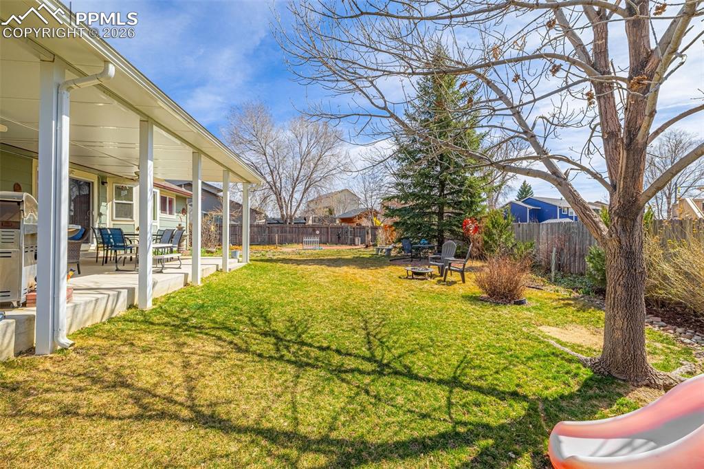 Image 28 of 33: Yard